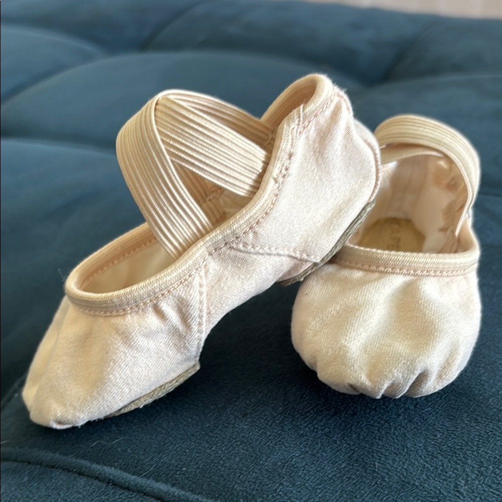 Light Pink Ballet Shoes with Elastic Straps toddler size 5.5